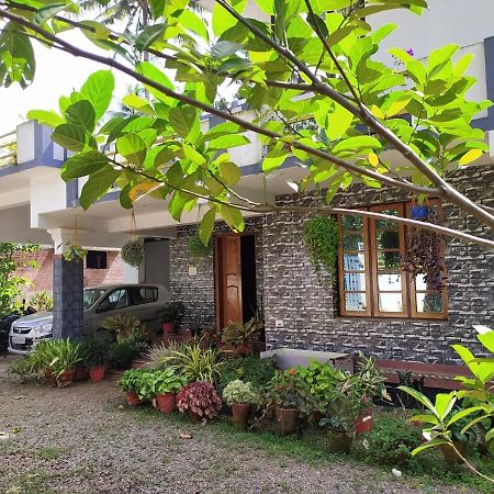 A K Munroe Homestay Mundrothuruth Exterior foto